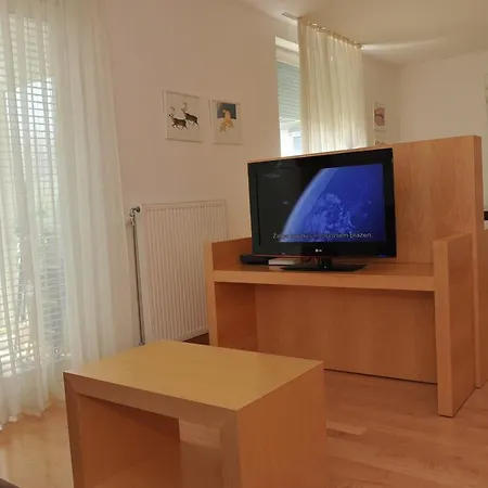 Studio Apartment Bor Tour As Ljubljana Buitenkant foto