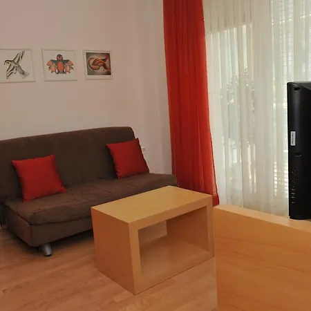 Studio Apartment Bor Tour As Ljubljana Buitenkant foto